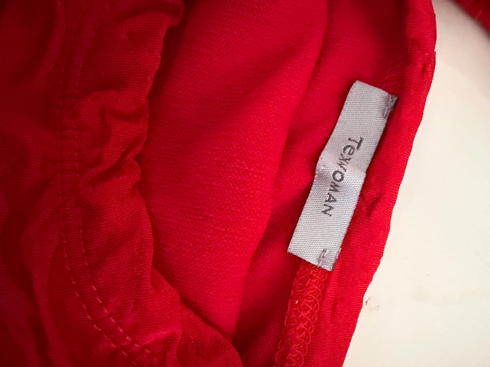 Top vermelho texturizado com efeito plissado Tex Woman GG – photo 3